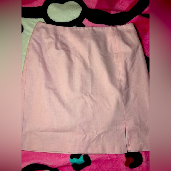 dressbarn Dresses & Skirts - Dressbarn Pink Knee-Length Pencil Skirt with Slit